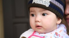 Hà Nam: Bé gái 9 tháng tuổi bụ bẫm xinh xắn bị bỏ rơi tại chùa