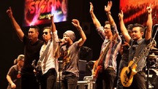 Bạn bè Trần Lập: Kẻ rơi lệ viết tâm thư, người ôn lại kỷ niệm