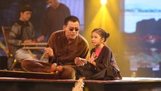 Clip: Trấn Thành cúi đầu bái phục 'thần đồng hát Xẩm' Hương Giang