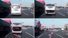 Thót tim cảnh bé trai rơi ra khỏi xe đang lao trên đường cao tốc