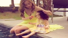 Elly Trần buông lơi vòng một 'thả dáng nhìn là mê' bên Cadie