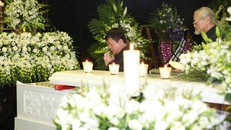 Gia đình NS Thanh Tùng đặt biển 'xin miễn nhận tiền phúng điếu'