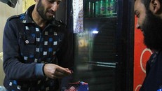 IS phát kẹo cho người dân Syria, ăn mừng vụ đánh bom Brussels