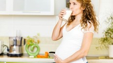 Phụ nữ mang thai có nên uống sữa đậu nành không?