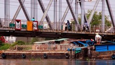 Sau sự cố cầu Ghềnh, người dân bất an với cầu Bình Lợi xuống cấp