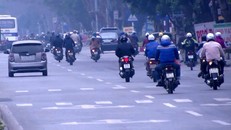 Lý giải hiện tượng hàng loạt xe máy bật xi nhan trái để đi thẳng