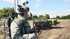 Video: Robot, chuyên gia Nga rầm rộ đến Palmyra rà phá bom mìn