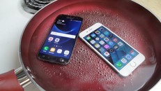 Điều gì xảy ra khi luộc chín Galaxy S7 và iPhone 6S?