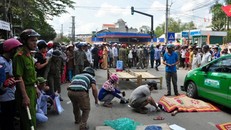 Dân lập thùng quyên góp tại chỗ 2 mẹ con bị xe tải cán chết