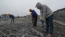 Toàn cảnh cưỡng chế dỡ phần vi phạm ở tòa nhà 8B Lê Trực