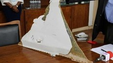 Thêm một mảnh vỡ nghi của MH370 tìm thấy ở đảo Reunion
