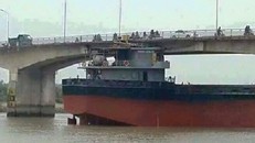 Bộ GTVT: Tiến hành giải cứu cầu An Thái bị tàu 3.000 tấn đâm