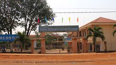 Thiếu tá CA vác súng vào trường đánh học sinh và bảo vệ