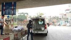 Hà Nội: Thanh niên bất ngờ rơi từ cầu xuống đất, chết tại chỗ