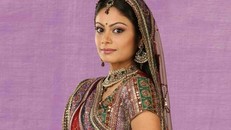 'Cô dâu 8 tuổi' giết người, bị bắn chết trước khi rời đoàn phim