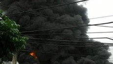 Cháy lớn tại công ty nhựa ở Hà Nam, khói đen kín trời