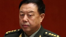 Tướng Trung Quốc thăm đảo nhân tạo phi pháp ở Trường Sa