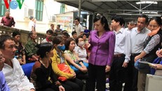 Bộ trưởng Y tế nghe dân 'mách' về thái độ phục vụ của y, bác sĩ