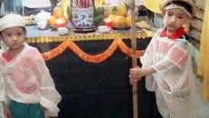 Xót xa 2 con nhỏ 3-5 tuổi xin tiền mua quan tài cho cha 