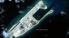 Trung Quốc bao biện việc điều máy bay quân sự ra đá Chữ Thập