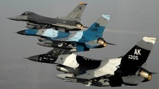 Vì sao Indonesia đưa 'Chim ưng chiến' F-16 ra Biển Đông?