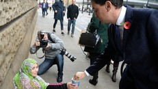 Kiếm 1,6 tỷ đồng một ngày du khách đổ xô đến Dubai ăn xin