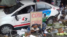 Bình Dương: Taxi Vinasun gây tai nạn liên hoàn, 7 người bị thương