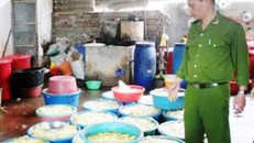 Phát hiện cơ sở bày bán công khai hóa chất TQ tẩy trắng măng