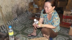 Đột nhập cơ sở sản xuất dùng a xit và nước lã để làm giấm gạo