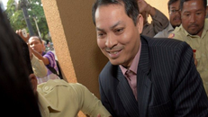 Phanh phui tài sản 7 triệu USD, 13kg vàng của Đại sứ Campuchia