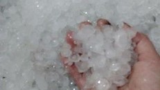 Mưa đá 'khủng' càn quét Lào Cai, Sơn La