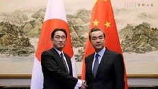 Vì sao Trung Quốc trải thảm đỏ đón tiếp Ngoại trưởng Nhật Bản?