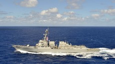 Tàu chiến Mỹ áp sát Đá Chữ Thập nơi Trung Quốc bồi lấp trái phép