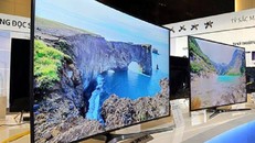 Ti vi cong đắt như ô tô: Hết thời hét giá trăm triệu