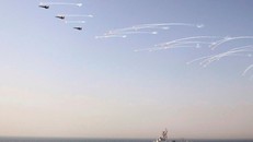 TQ ngang ngược đưa tàu chiến hiện đại tới tập trận ở Biển Đông