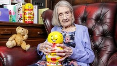 Bí quyết sống lâu của cụ bà 109 tuổi: Tránh xa đàn ông