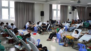 Sinh viên Đà Nẵng chia sẻ hơn 400 đơn vị máu. (Ảnh: Anh Đào/Nhân Dân)
