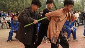 Học sinh THPT học Văn, ôn Sử theo... cách lạ