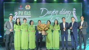 Lãnh đạo PV GAS chúc mừng Ngày Phụ nữ Việt Nam 20/10.