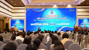Toàn cảnh Hội nghị khoa học Điều dưỡng quốc tế lần thứ nhất của CLB Điều dưỡng trưởng Việt Nam tại Hà Nội hôm 5/6.