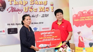 Vietjet phối hợp tổ chức chương trình ‘Thắp sáng những ước mơ’ năm 2018