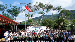 ROX Share mang yêu thương tới điểm trường Chiềng Ban.