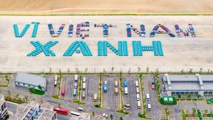 Thông điệp “Vì Việt Nam Xanh” được tạo nên bởi gần 400 chiếc xe điện VinFast
