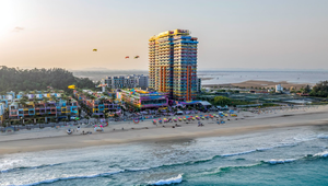 Khu vực trung tâm “thành phố onsen khoáng nóng” Flamingo Ibiza Hải Tiến Resort với toà khách sạn và toà trung tâm dịch vụ đầy đủ tiện ích đẳng cấp cao.