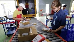 Thương mại điện tử khiến số đơn hàng xuất nhập khẩu qua đường bưu chính, chuyển phát nhanh tăng mạnh