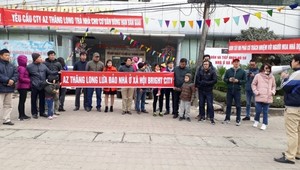 Cư dân Bright City căng băng rôn phản đối chủ đầu tư