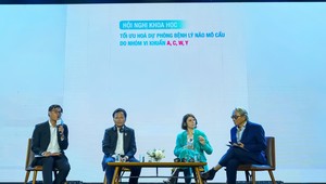 Các chuyên gia trao đổi tại hội thảo