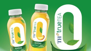 Trà không đường TH true TEA có hai hương vị: Trà Xanh Tự Nhiên Không Đường và Trà Hương Đào Tự Nhiên Không Đường