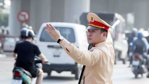 Lực lượng Cảnh sát Giao thông điều tiết, phân luồng giao thông.