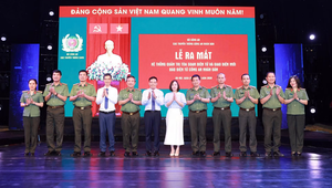 Các đại biểu dự lễ ra mắt hệ thống quản trị toà soạn điện tử và giao diện mới Báo điện tử CAND.